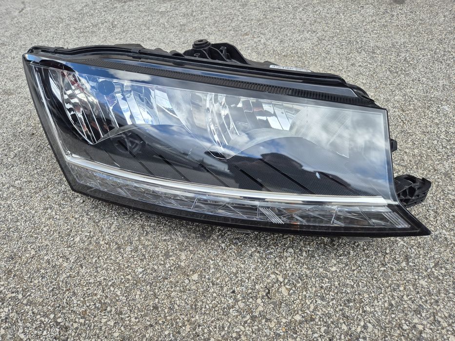 Десен фар Шкода Фабия 3 Skoda Fabia Face