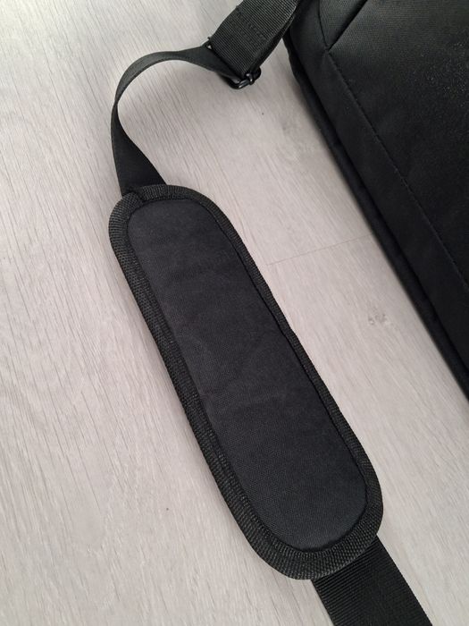 Vand Geanta Laptop Voova Unisex Stare impecabila