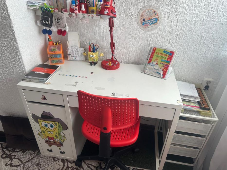 Продам пмсьменный стол ikea и этажерка