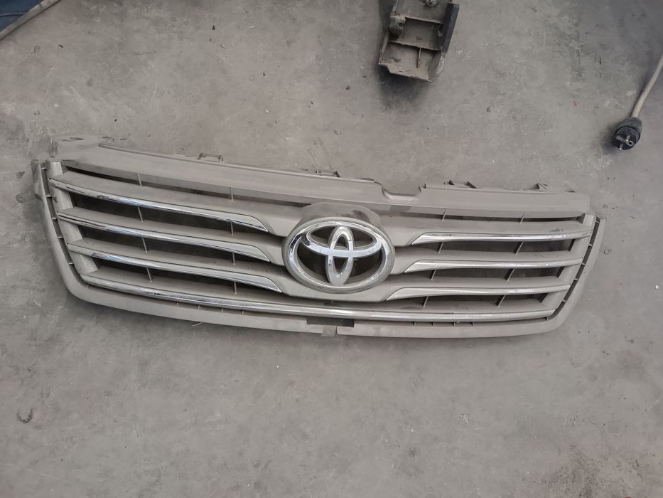 Предна решетка Toyota rav-4