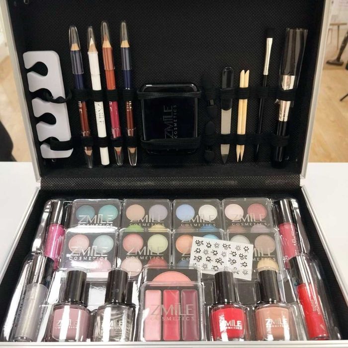 Комплект за грим Zmile Cosmetics в куфарче – нов