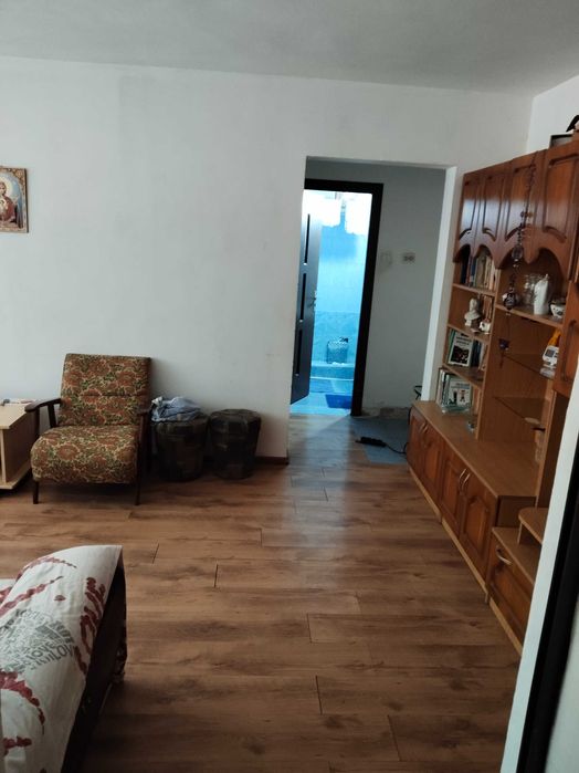 Inchiriez apartament 2 camere zona islaz