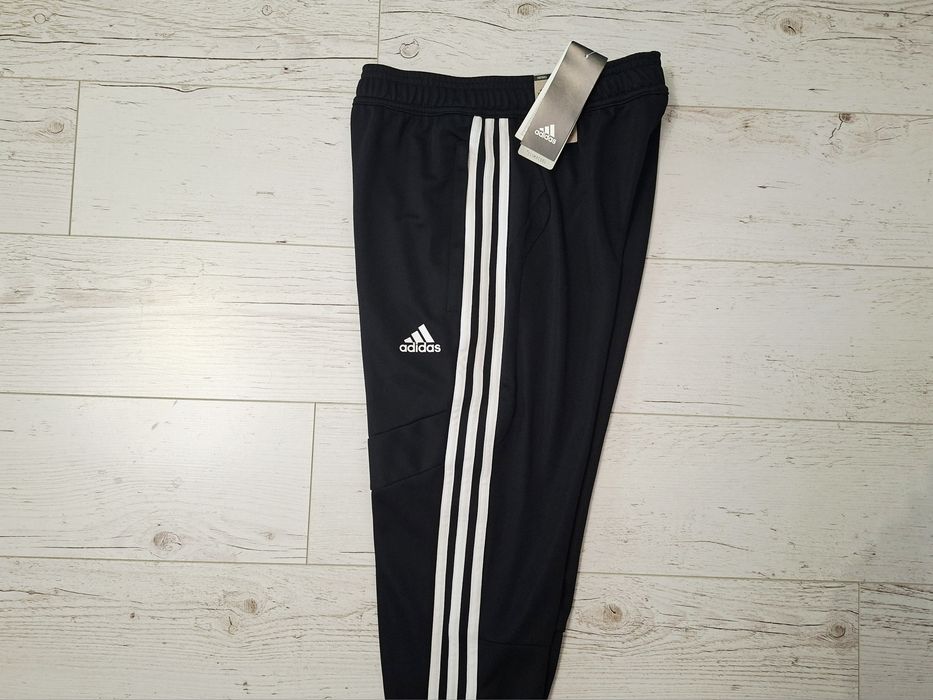 Adidas-Ориг. Детско долнище Ново!!!