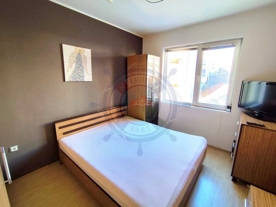 Четиристаен обзаведен апартамент в Цветен квартал, гр.Варна