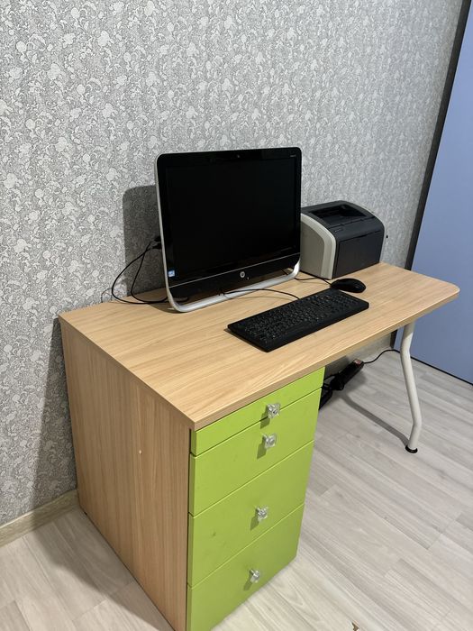 Продам рабочий письменный компьютерный стол