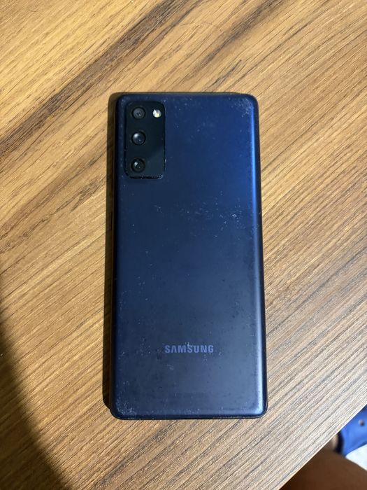 Samsung S20 FE - работещ, с пукнат дисплей