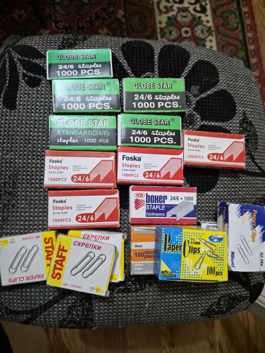 Скобы, скрепки много пачек