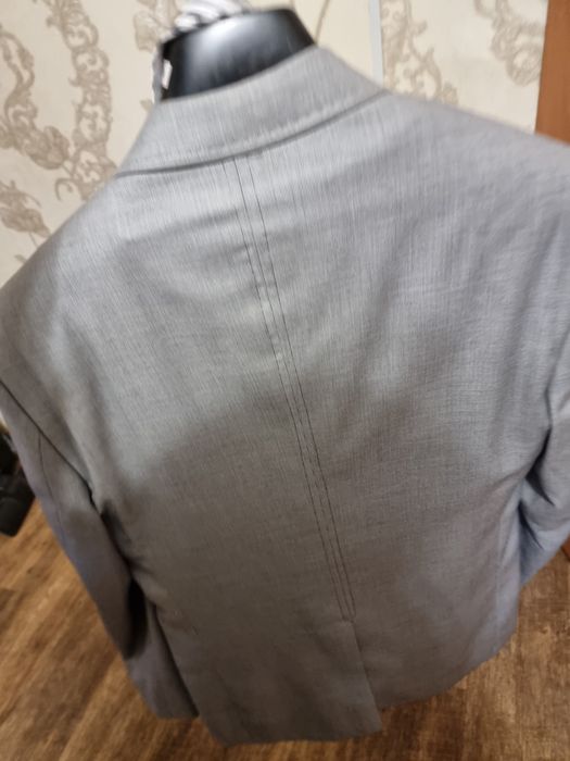 Продам костюм молодежный