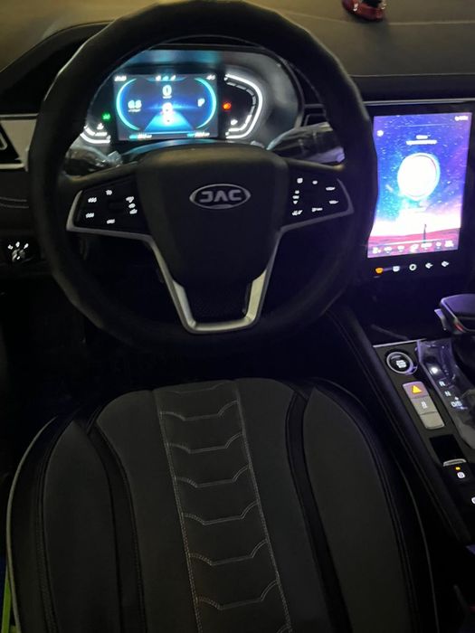 Автомашина марки JAC J7