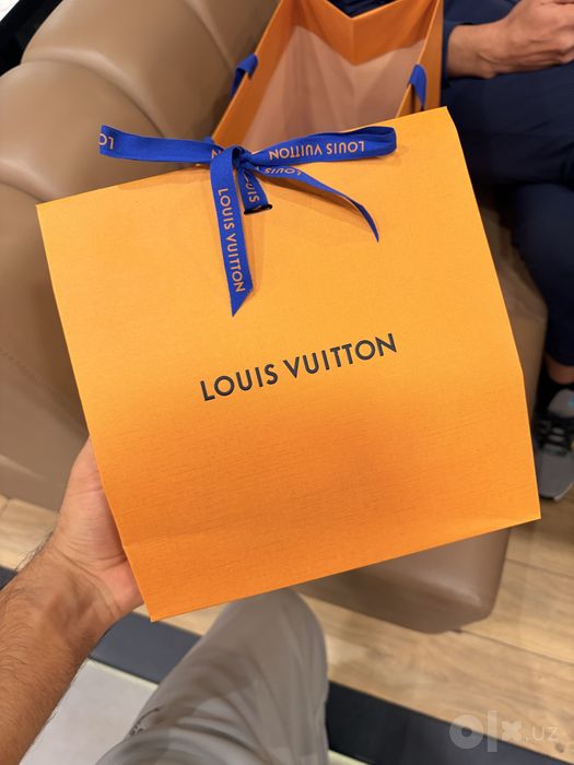 Louis Vuitton Symphony Simfonya atri yengi ochilmagan karopkada