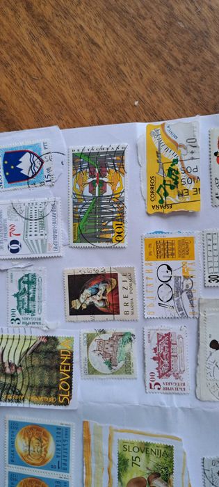 Продавам пощенски марки