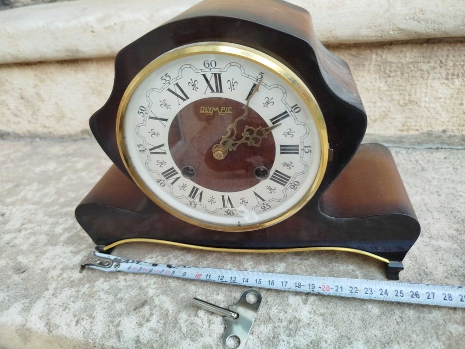 Стар каминен часовник