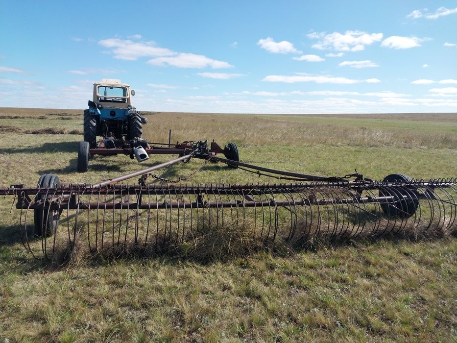 Продаётся  трактор юмызы в комплекте