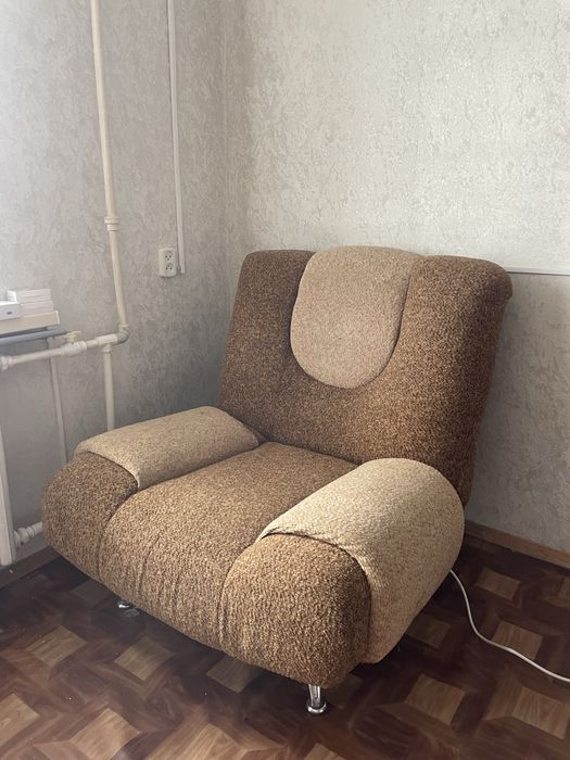 Диван с двумя креслами