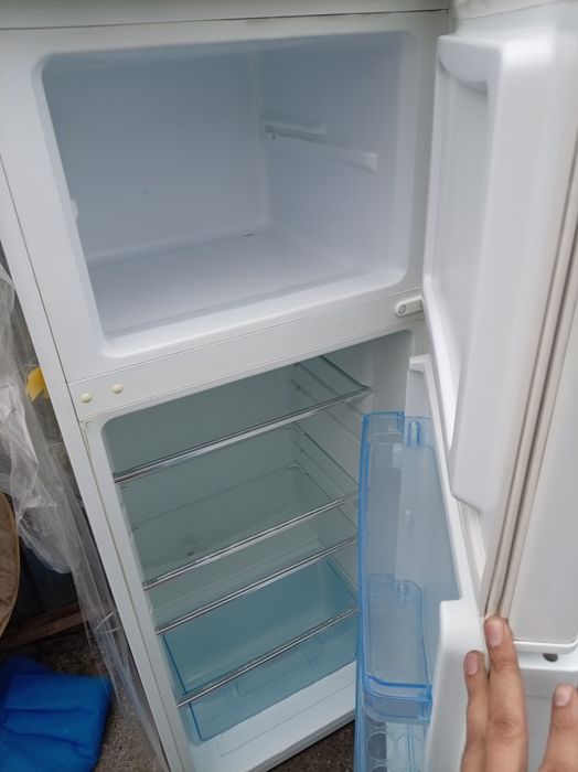 Сотилади продаются холодильники artel фирма,