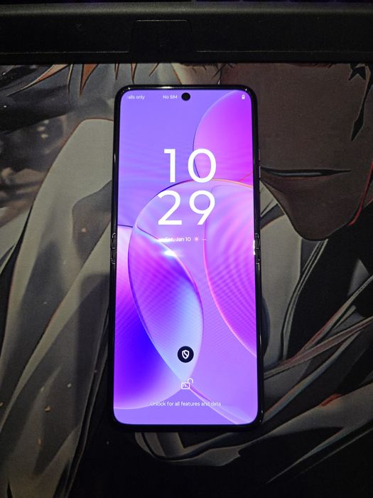 Motorola Razr 40 (Summer Lilac) 8/256GB – Като НОВ + 2 кейса подарък