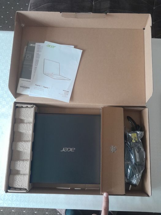 Acer notebook offisniy sotiladi