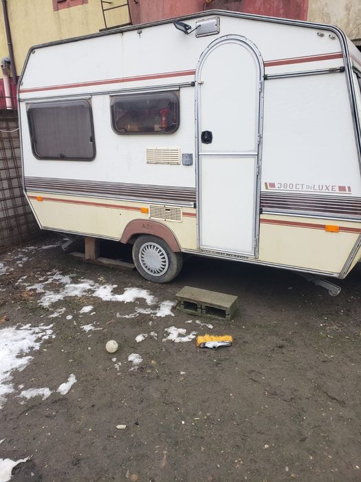 Vând rulota pentru punct fix