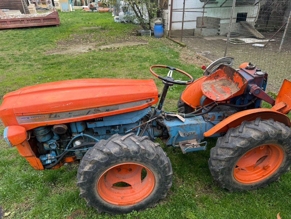 Vând tractor 4x4