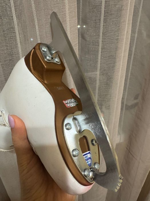 Коньки фигурные профессиональные