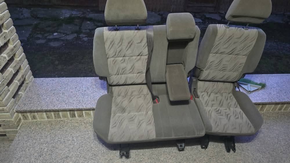 Banchete spate toyota land cruiser j90