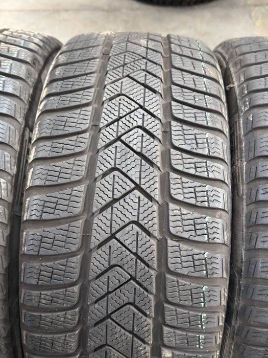 Vand 4 anvelope 235/45/18 pirelli de iarnă ca noi