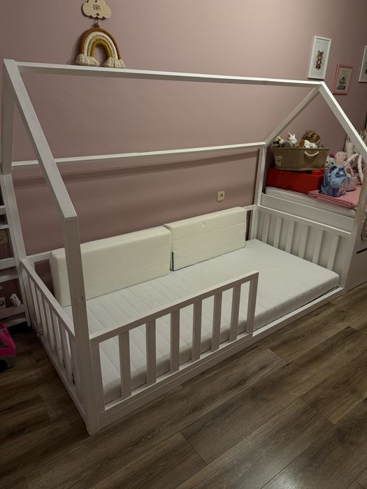 Детско Монтесори легло „къщичка“ + матрак, бяло, с предпазна преграда