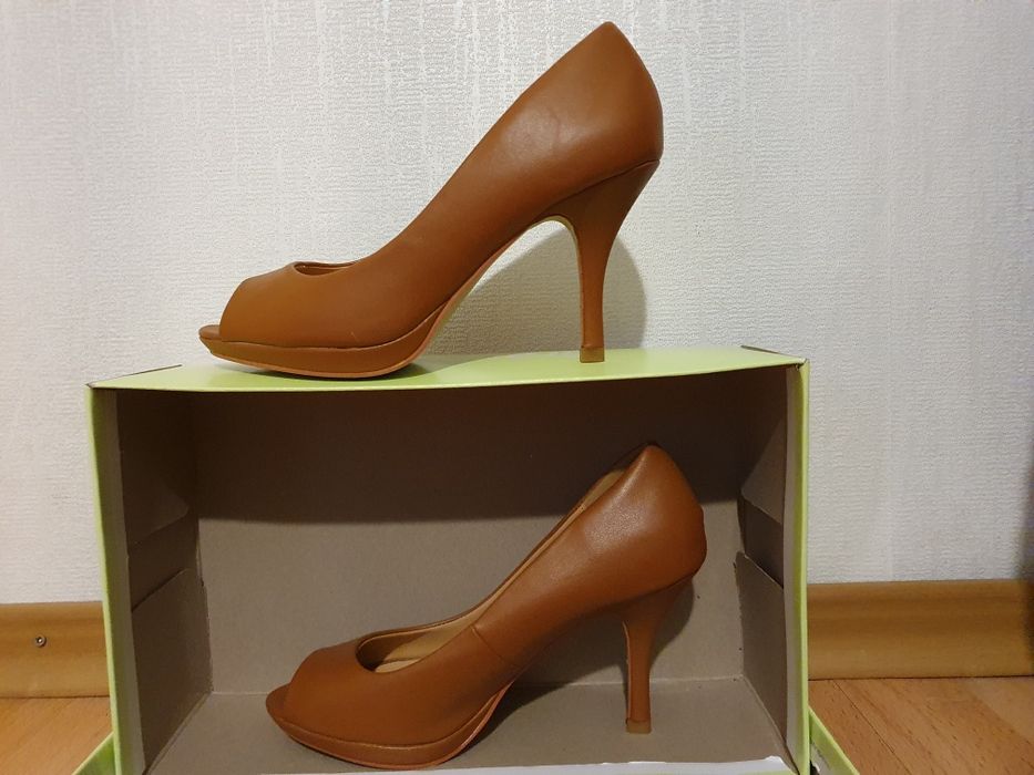 Елегантни обувки на токче