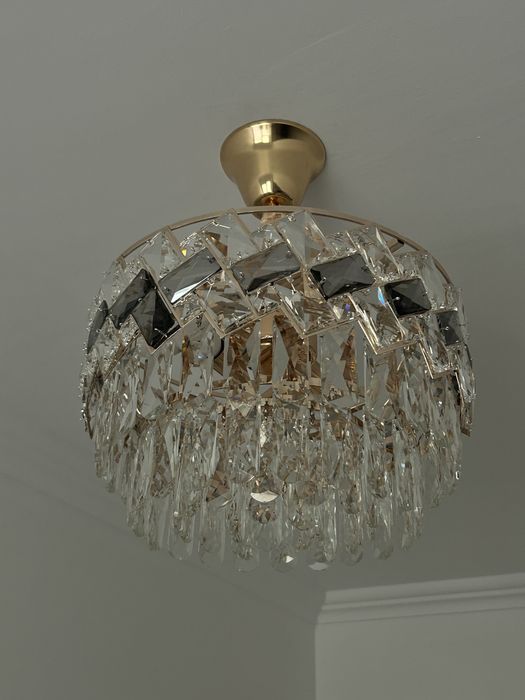 Lustră / candelabru auriu cu cristale design elegant