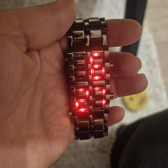 Атрактивен Iron LED часовник „Lava Samurai”