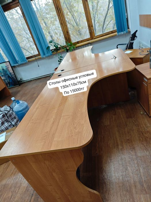 Офисные столы с ящиками