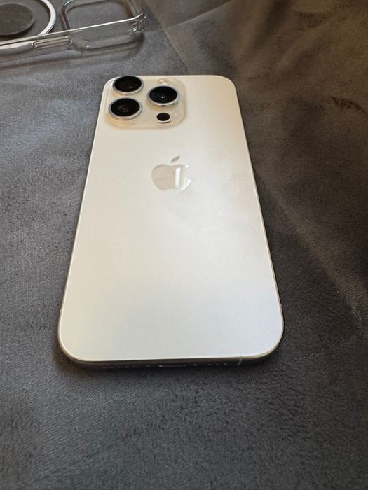 Vand Iphone 15 Pro 256 white impecabil,91% bateria