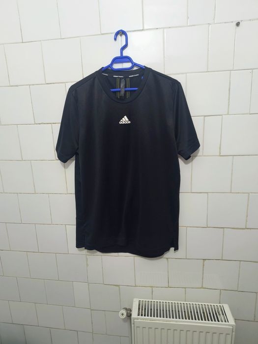 Tricou marca Adidas mărime L culoare neagra