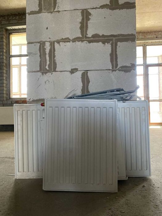 Продам батареи недорого 2 штуки. Модель FAF панельные.