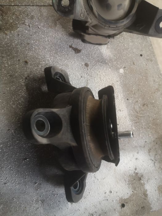 Продам подушки двигателя