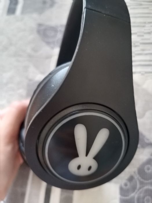 Светящиеся беспроводные наушники