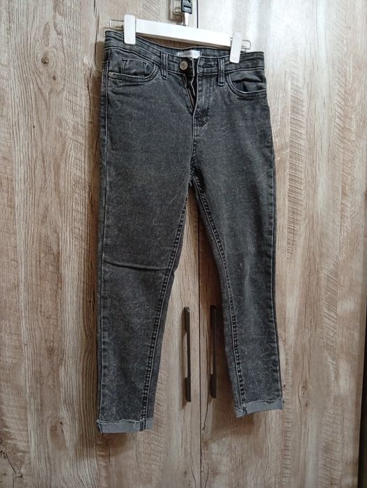 Все джинсы 25 размера кроме предпоследние джинсы 31 размера
