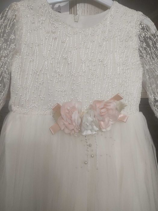 Платье нарядное.