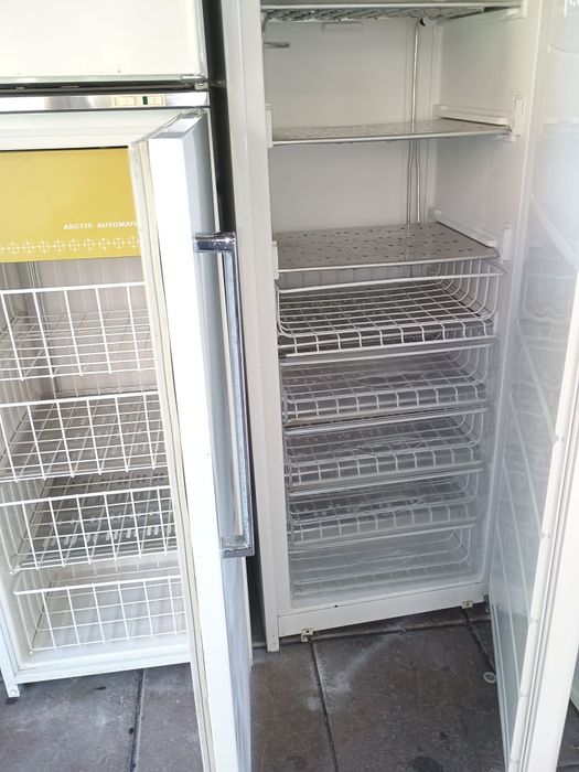 Frigider tip combină frigorifică înaltă Electrolux artic273W142