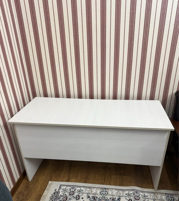 Рабочий стол деревянный