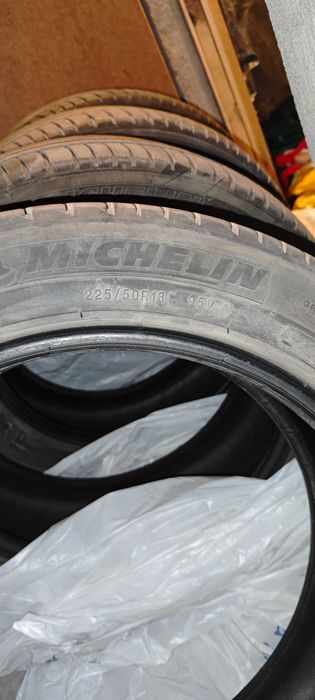 Гуми 225/50/18. 95V