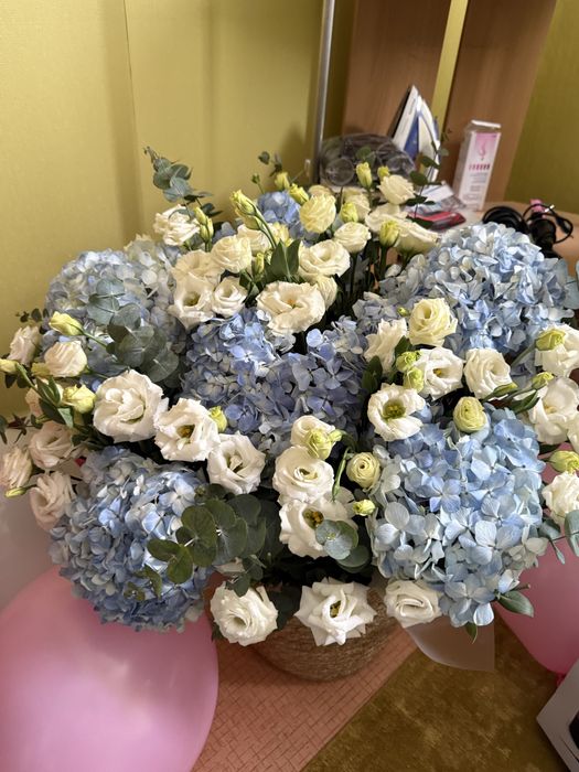 Продам цветы в корзине