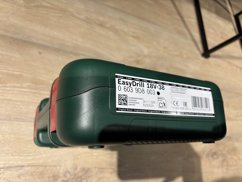 Masina de gaurit si insurubat Noua Bosch EasyDrill 18V-38