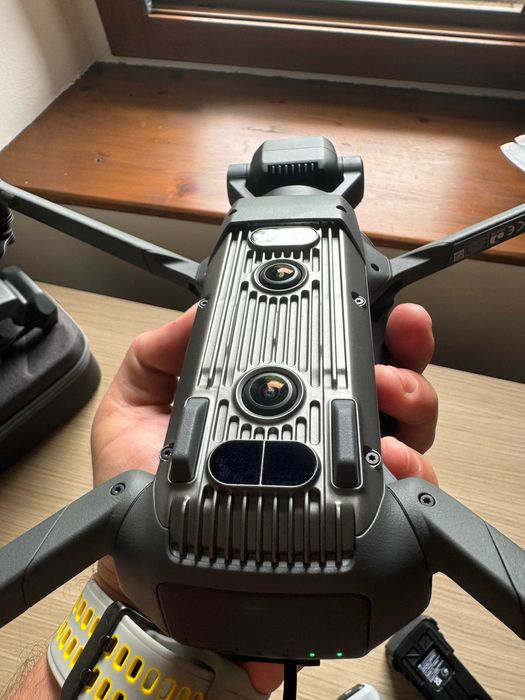 Drona DJI Mavic 3 Classic zburata max 30 min