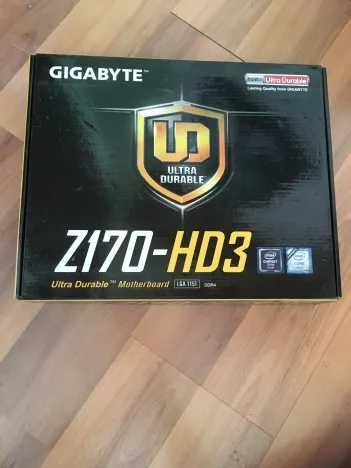 Настолен компютър с RGB светлини