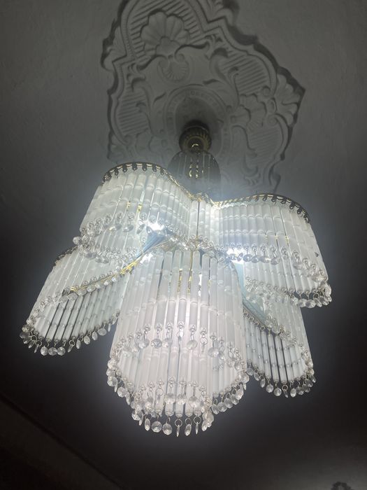 Продам люстры