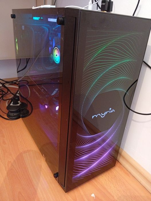 Vând PC Gaming PRO merge or ce joc . PC-ul rulează or ce joc perfect .