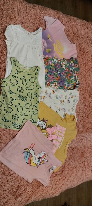 Vand tricouri h&m fetita  marimea 122-128