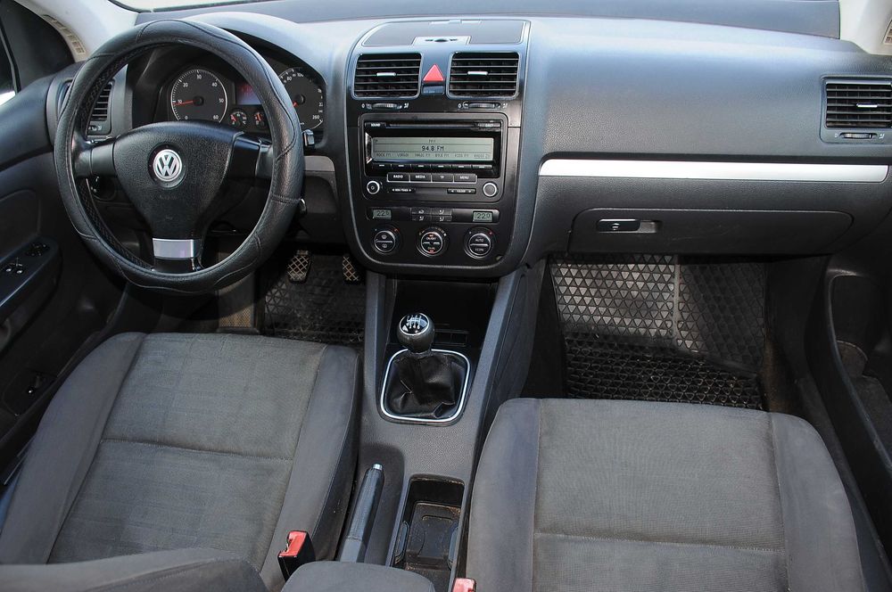 VW Golf 5 2008 1.9TDi 105 CP E4 6 trepte climatronic, inmatriculat ofer fiscal