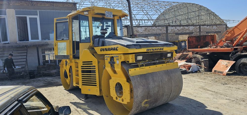 Дарожный 2 валцовий пневматический коток DYNAPAC